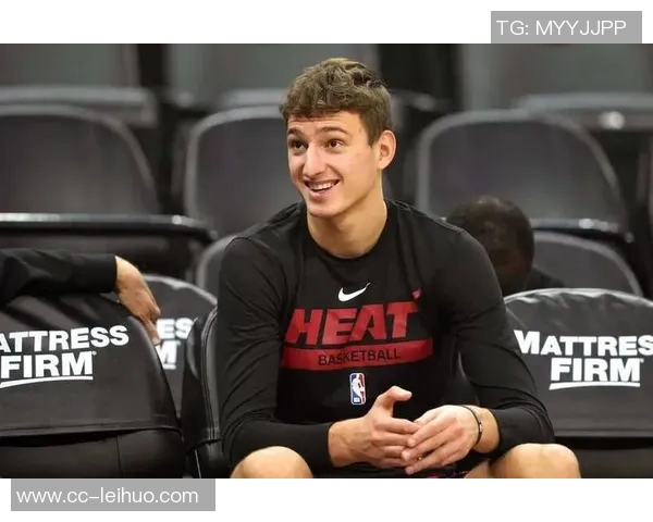 约维奇四年合同总值6240万第一年薪资1620万中间两年略微调整 约维奇四年合同总值6240万第一年薪资1620万中间两年略微调整