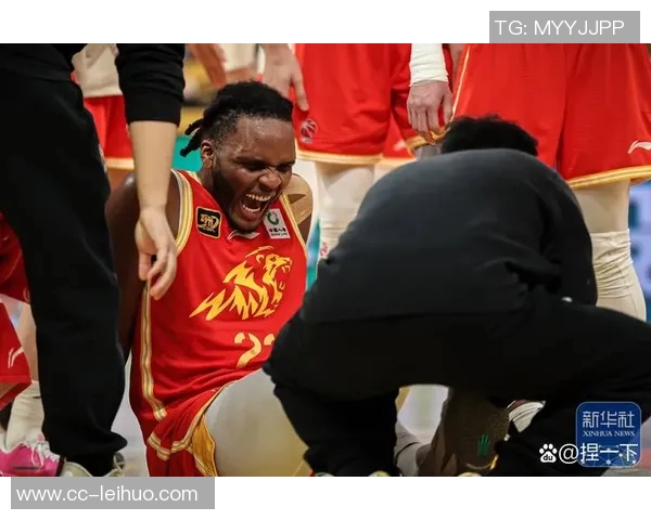 怀特强调马祖拉将持续重视防守篮板每位球员需全力以赴 怀特强调马祖拉将持续重视防守篮板每位球员需全力以赴