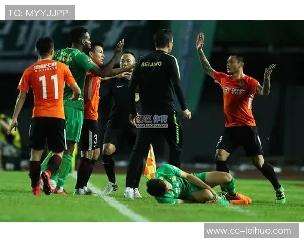 赛场竞争激烈阿门与阿尔瓦拉多冲突后握手言和展现体育精神 赛场竞争激烈阿门与阿尔瓦拉多冲突后握手言和展现体育精神