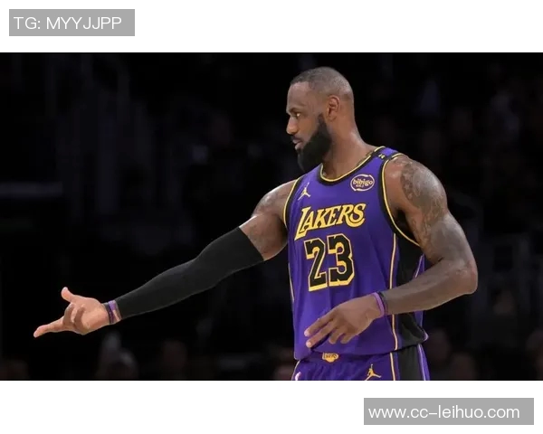 里夫斯谈老詹缺席影响强调全队需共同承担责任与压力 里夫斯谈老詹缺席影响强调全队需共同承担责任与压力