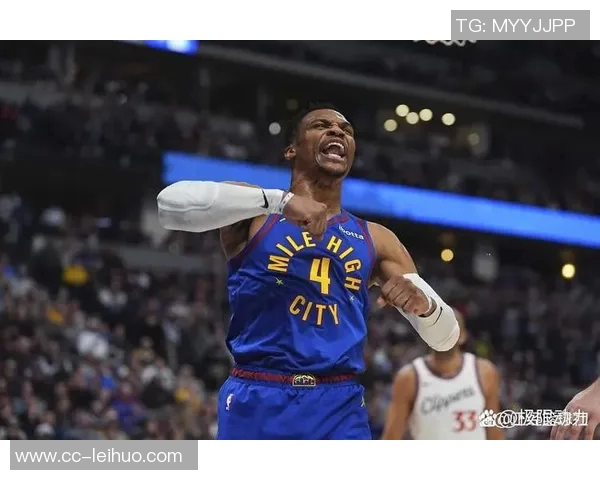 克拉克斯顿高效表现全队依赖他12投8中轻松砍下17分4篮板2助攻 克拉克斯顿高效表现全队依赖他12投8中轻松砍下17分4篮板2助攻