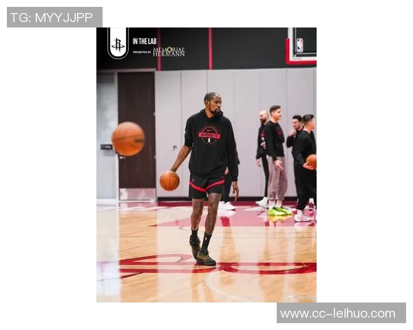 杜兰特回忆昔日火箭主场季后赛紧张时刻身穿火箭球衣感受不真实 杜兰特回忆昔日火箭主场季后赛紧张时刻身穿火箭球衣感受不真实